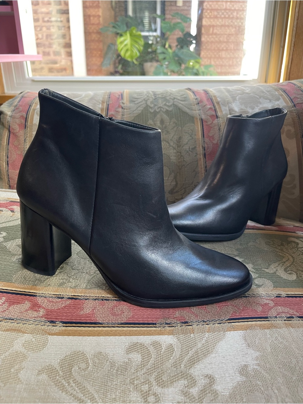 Paul Green Winn Black Leather Ankle Bootie. Size 7 US Women N25-06